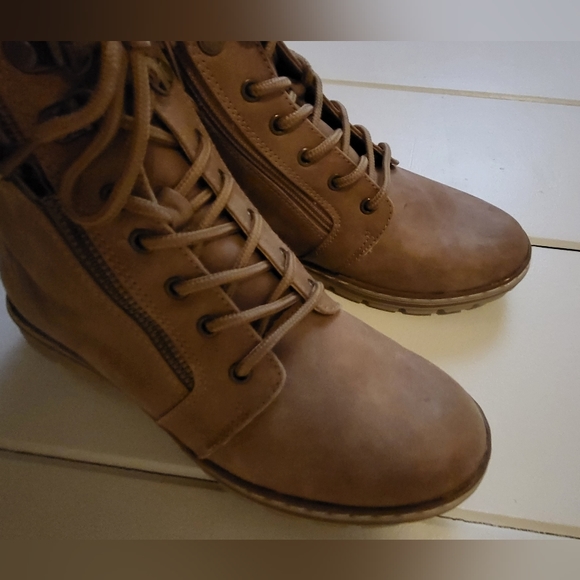 Cliff's Kaylee Booties by White Mountain Apache - Picture 3 of 4